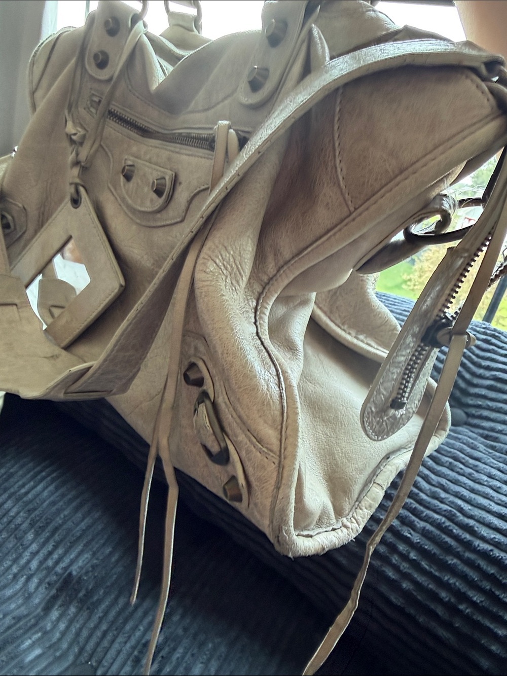 Vintage Greige Balenciaga Leather City Handbag - Picture 2 of 16